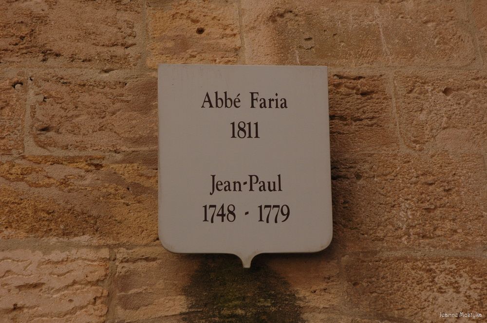 Табличка над входом в камеру аббата Фариа