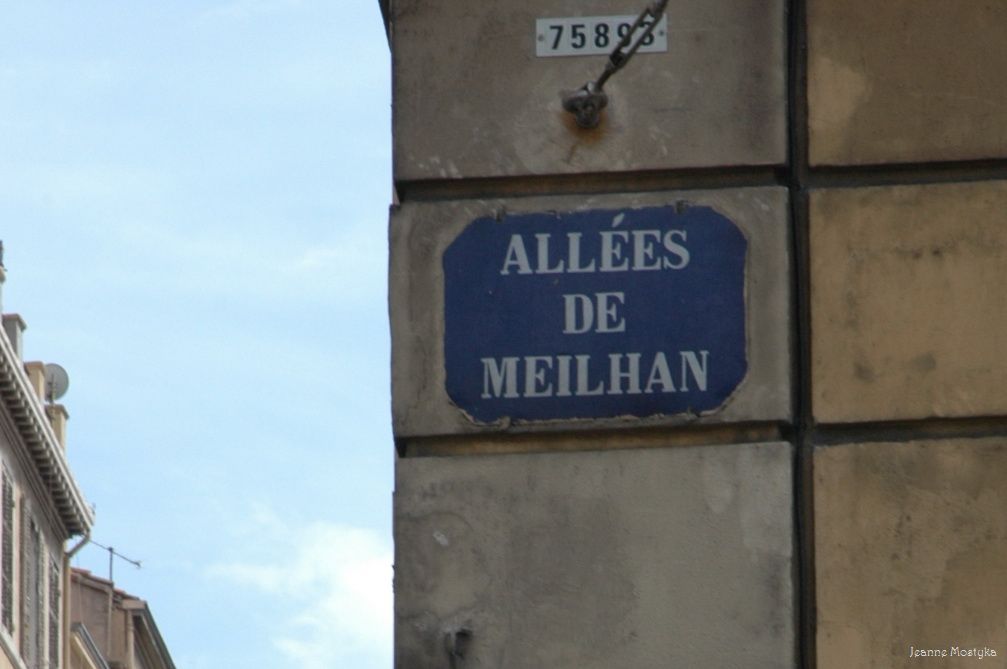 Табличка в конце улицы Каннебьер, там, где раньше проходили Мельянские аллеи